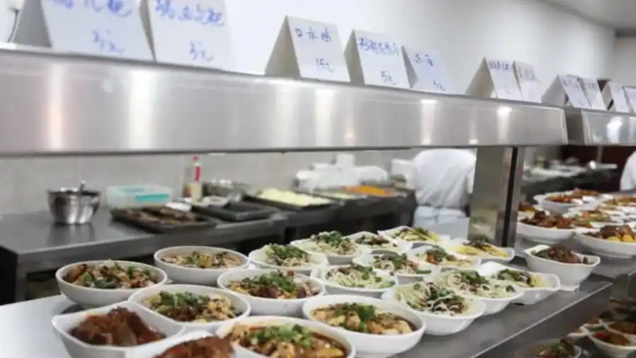 400斤卤鹅端上游客餐桌,荣昌区政府食堂开放4天把"大院"变成饭桌